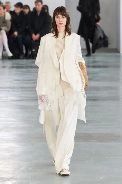 Look 27